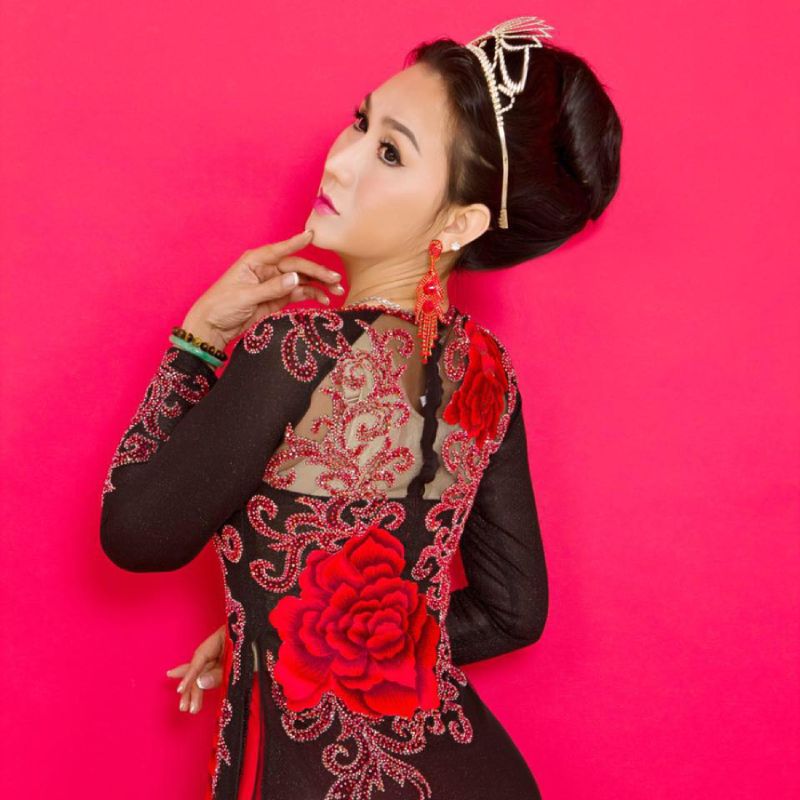 Ái Xuân nổi tiếng với dòng nhạc dân ca và âm hưởng quê hương