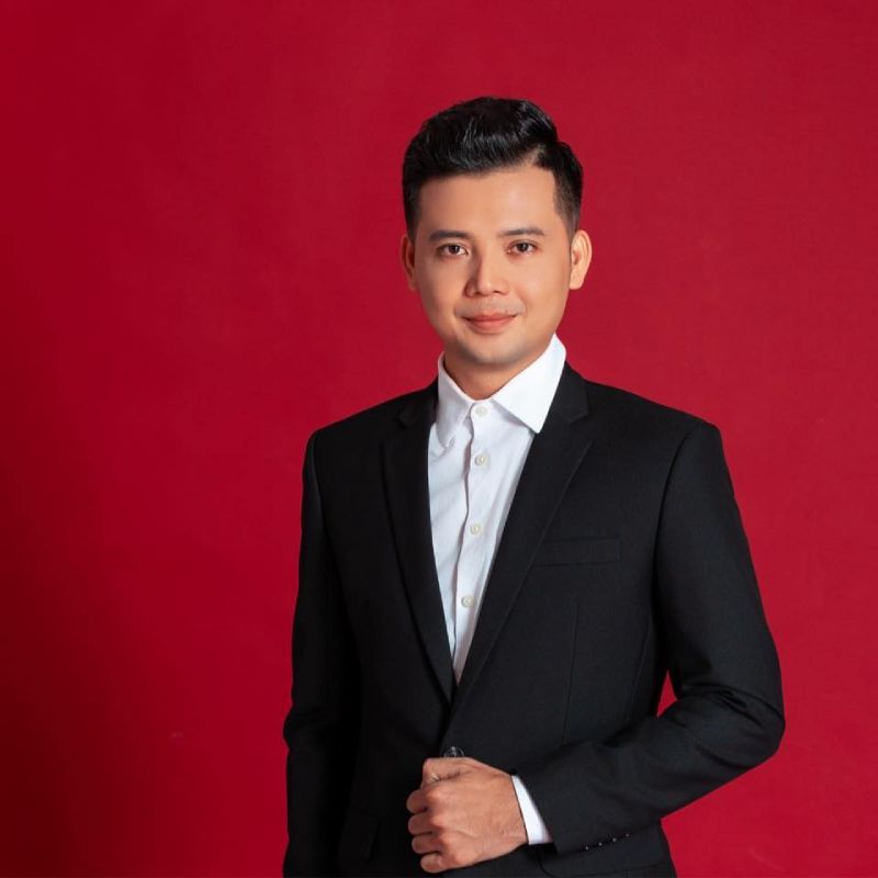 Hoàng Sanh là một ca sĩ chuyên theo dòng nhạc Bolero