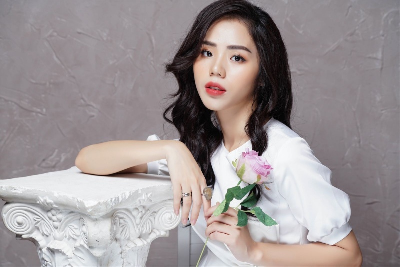 2019 Hương Ly cover các ca khúc hit và đăng tải lên YouTube