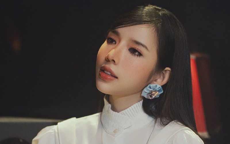 LyLy nổi tiếng nhờ ca khúc "24h" do chính cô sáng tác