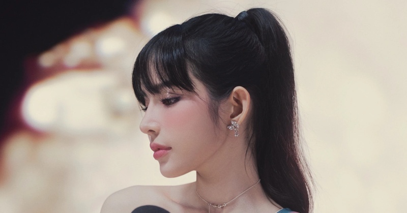 Ca sĩ Ly Ly được mệnh danh là "phù thủy tạo hit"