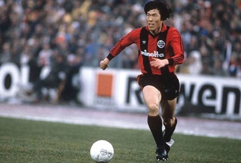 Cha Bum Kun là cựu cầu thủ và huấn luyện viên bóng đá người Hàn Quốc