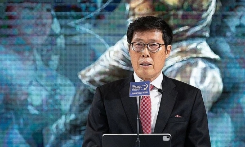 Năm 1989, Cha Bum Kun giải nghệ và trở về Hàn Quốc chuyển sang công tác huấn luyện