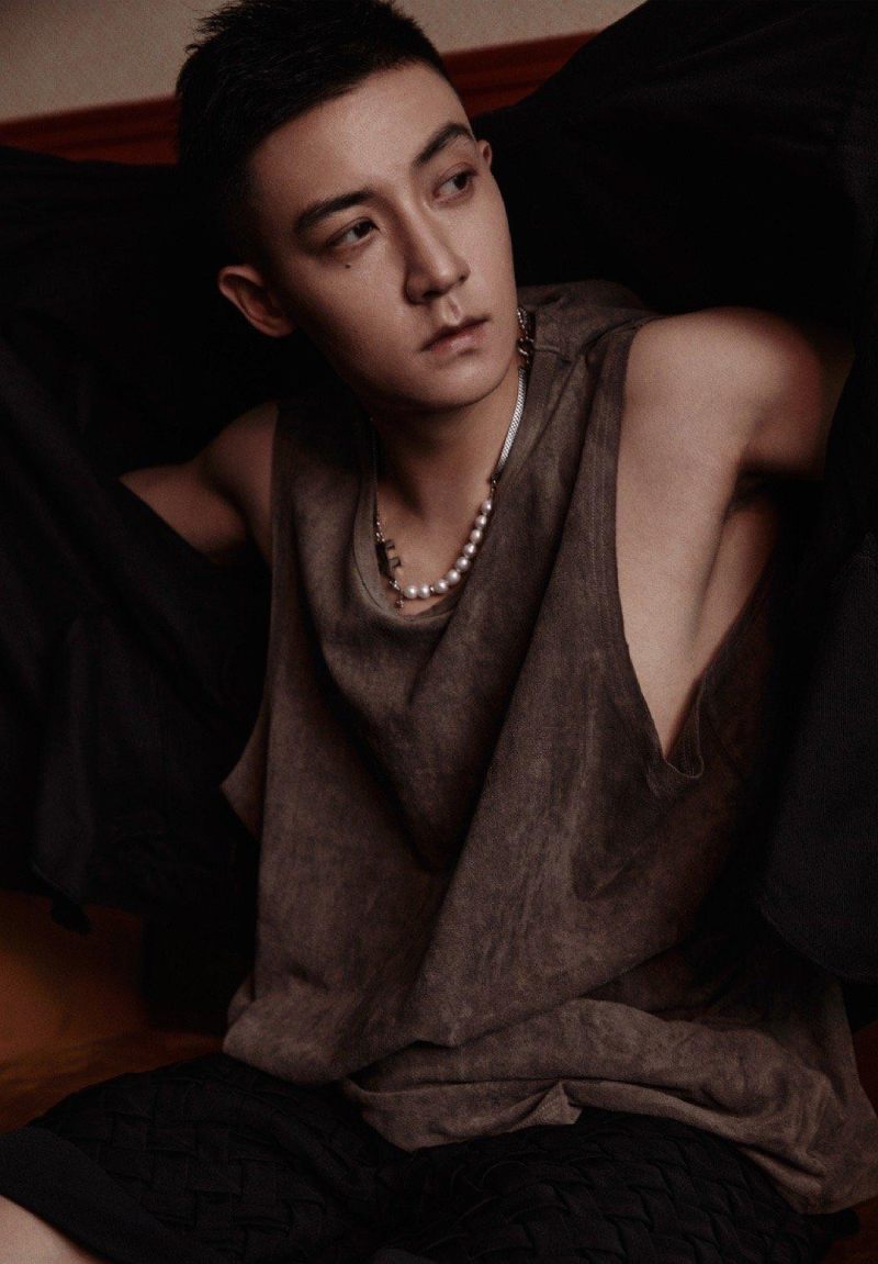 Cốc Gia Thành là một diễn viên và nghệ sĩ giải trí Trung Quốc