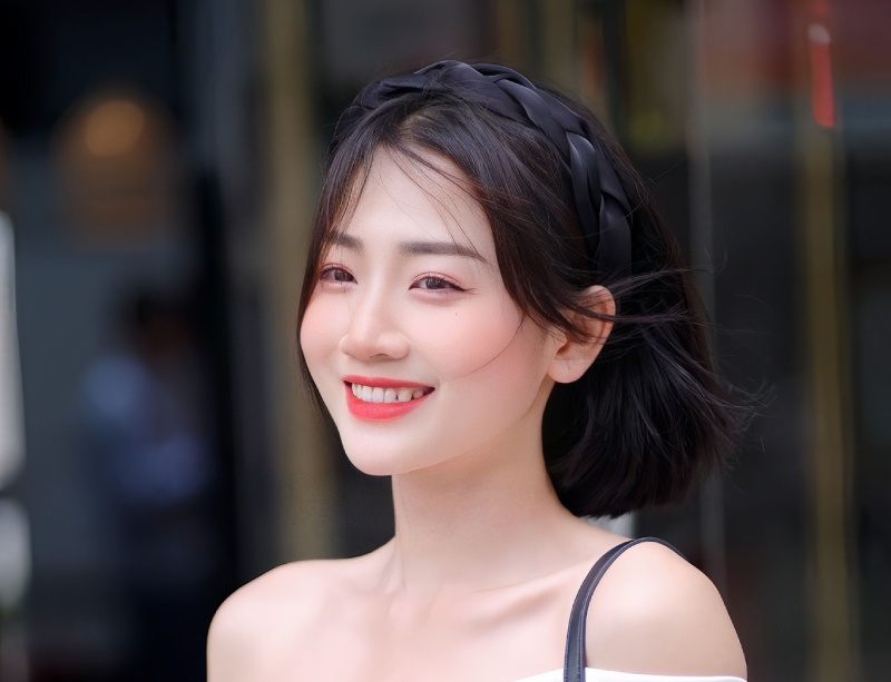 Lan Anh được biết đến với vai trò diễn viên, người mẫu ảnh của nhóm SVM