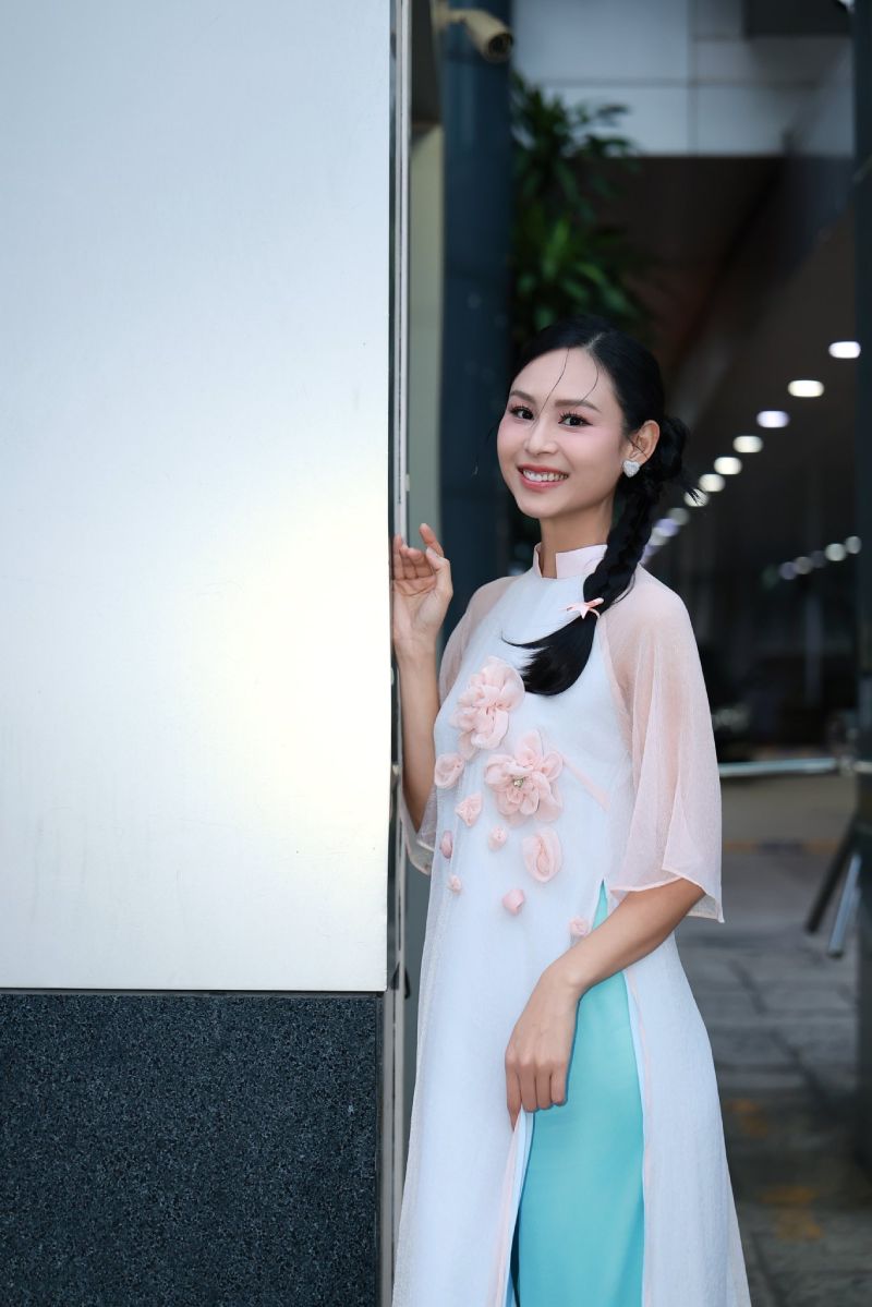 Thiên Thanh là một nữ diễn viên và MC