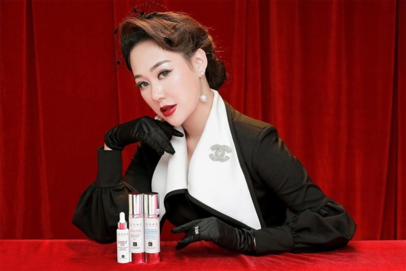 Dova Vân Anh là người sáng lập và Chủ tịch Tập đoàn Dược mỹ phẩm Dova.