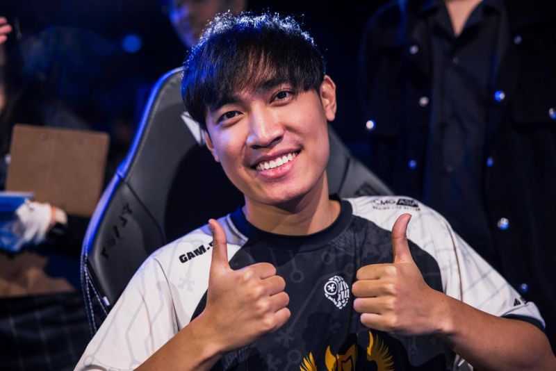 Anh nổi bật nhờ phong cách chơi game độc đáo, hài hước