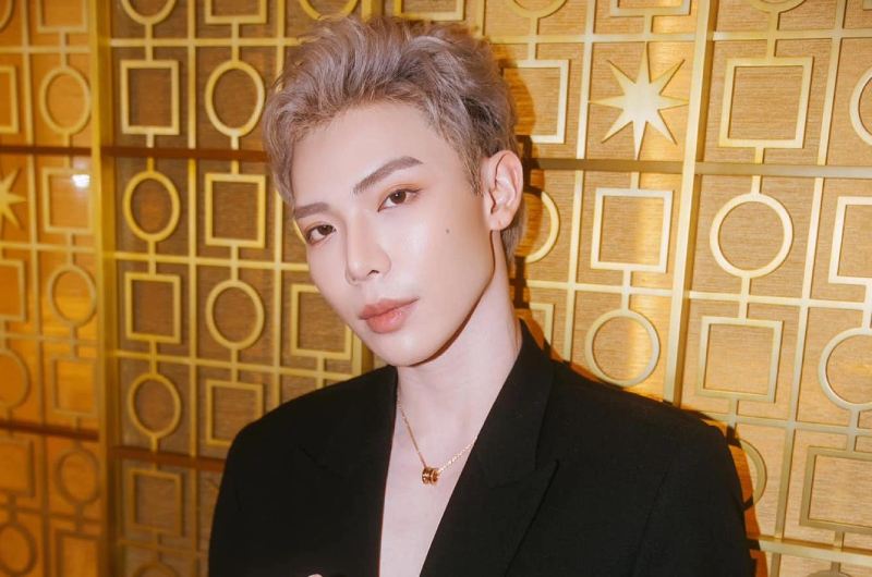 Erik nổi tiếng với hàng loạt các ca khúc hit