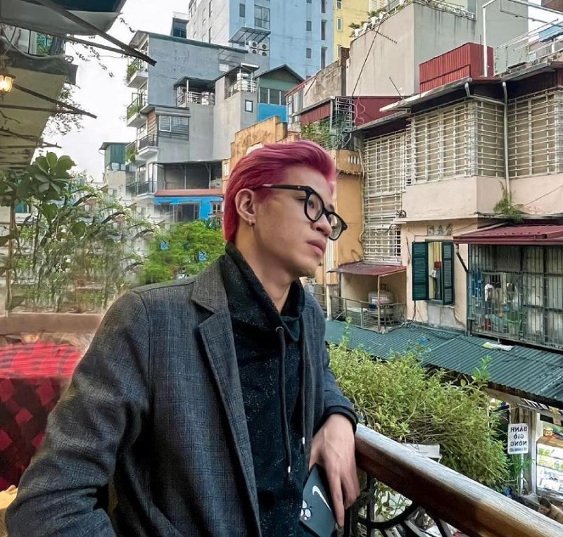 Anh còn được nhiều bạn trẻ quan tâm do ồn ào tình cảm