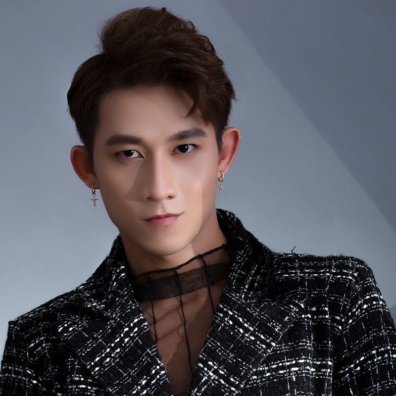 Hồ Gia Hùng là ai?