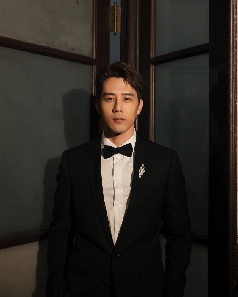 Hồ Vũ Uy là một diễn viên và ca sĩ người Mỹ gốc Đài Loan