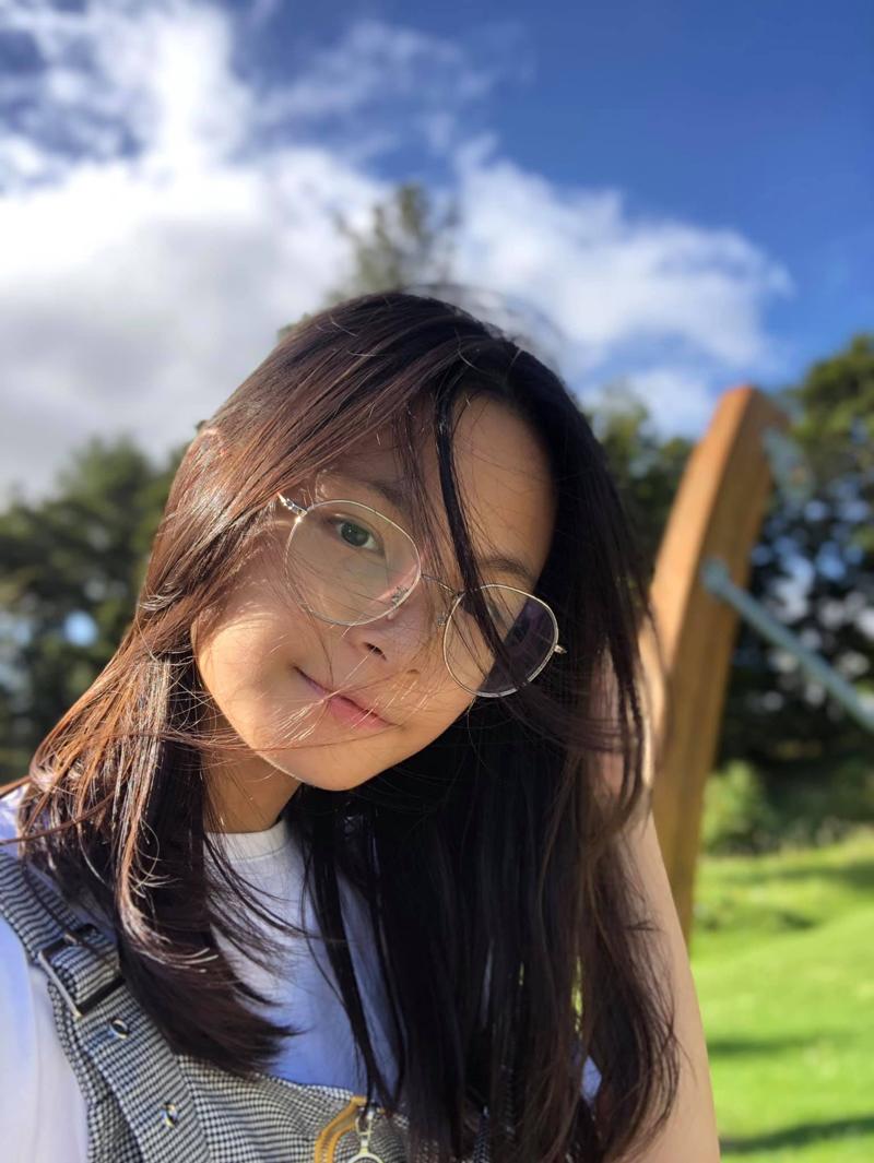 Bé Bo hiện đang học tập ở nước ngoài