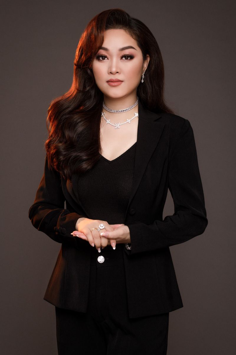 Hoàng Thanh Nga còn ghi dấu ấn cá nhân khi từng đạt danh hiệu Á hậu 1 tại cuộc thi Mrs Universe 2022