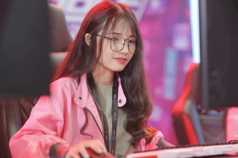 Hường Lulii là nữ streamer đình đám của làng game Việt.