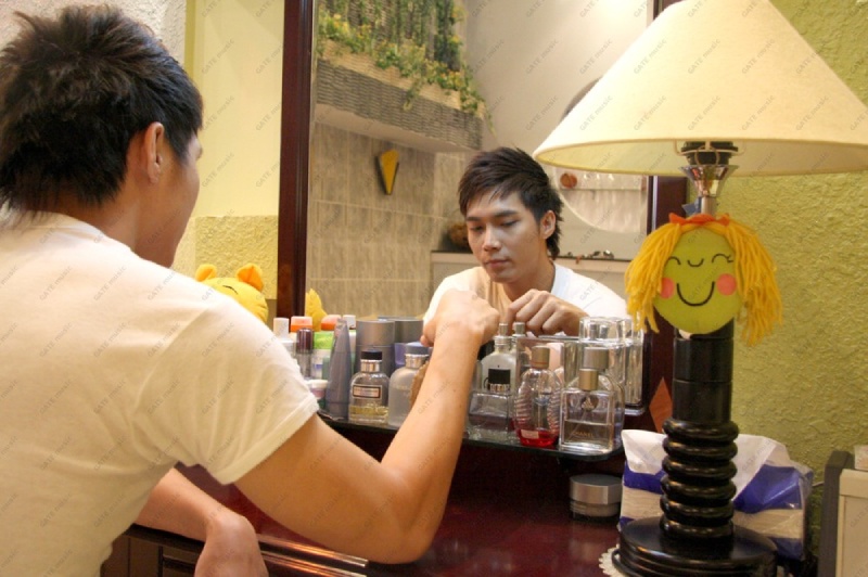 Khang Luân nhận được lời mời làm ca sĩ độc quyền từ DPM Production