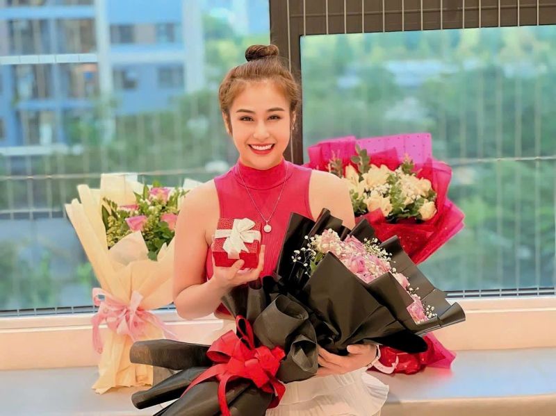 Kim Ái là một nhà sáng tạo nội dung trên mạng xã hội TikTok