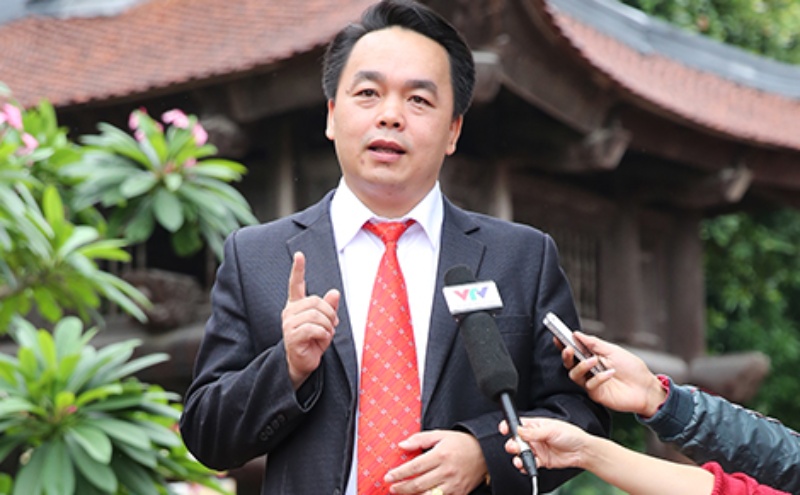 Lê Bá Trần Phương là Tiến sĩ, giảng viên Đại học Công nghiệp Hà Nội kiêm giáo viên luyện thi môn Toán nổi tiếng