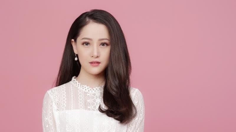 Cô từng tham gia các chương trình ca nhạc và thử sức với vai trò ca sĩ, đầu tư sản phẩm âm nhạc riêng