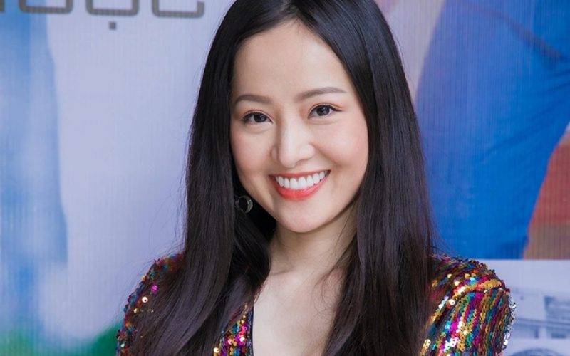 Lê Đình Minh Ngọc là một MC và ca sĩ