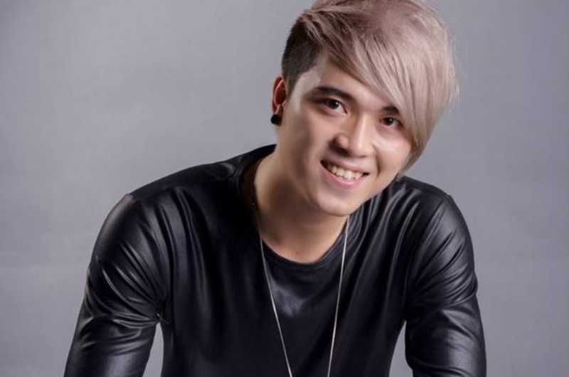 Lê Trọng Hiếu là nam ca sĩ trẻ quê Quảng Nam nổi tiếng với chất giọng đặc trưng miền Trung đầy cảm xúc.