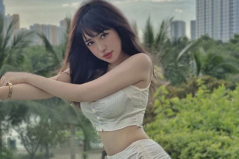 Lê Trúc Quỳnh là một hot girl có tiếng trên Instagram với hơn 20.000 lượt theo dõi