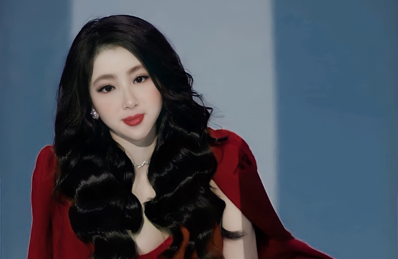 Linh Le Te là một hot TikToker nổi tiếng với hơn 2,4 triệu người theo dõi