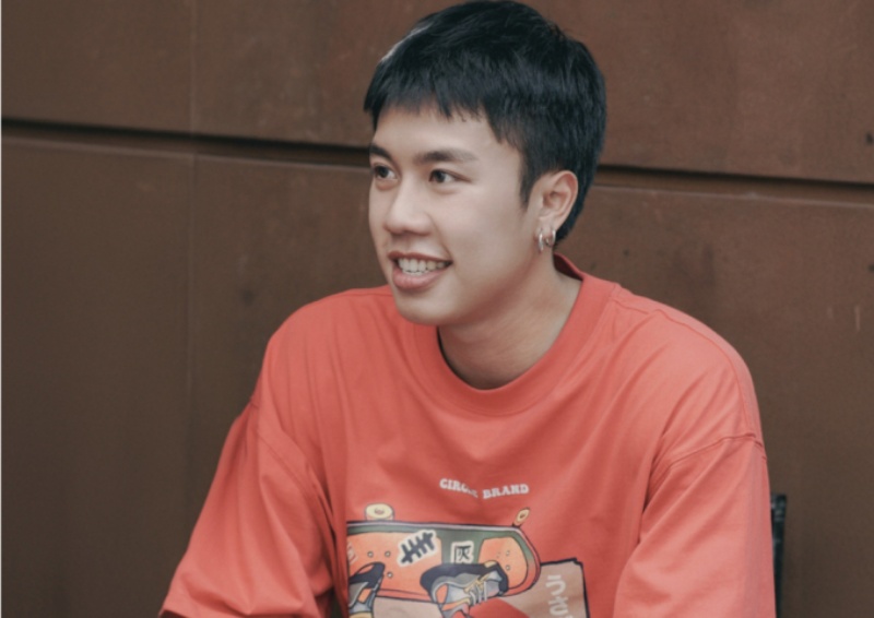 Long Vũ khi anh nhận vai chính đầu tiên là thiếu gia Chải trong phim Đi giữa trời rực rỡ