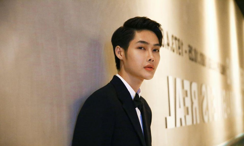 Mai Vũ Luân bắt đầu từ năm 2017 với tư cách trưởng nhóm nhạc The Air