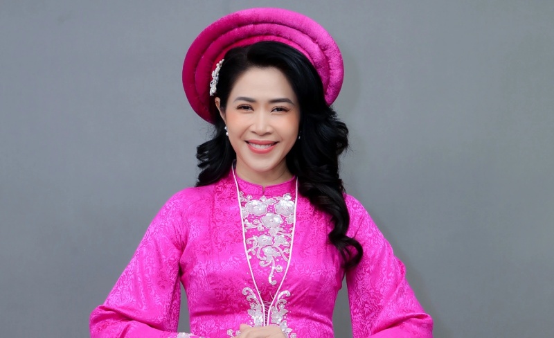 Quỳnh Hoa còn là ca sĩ và trưởng nhóm nhạc Phù Sa