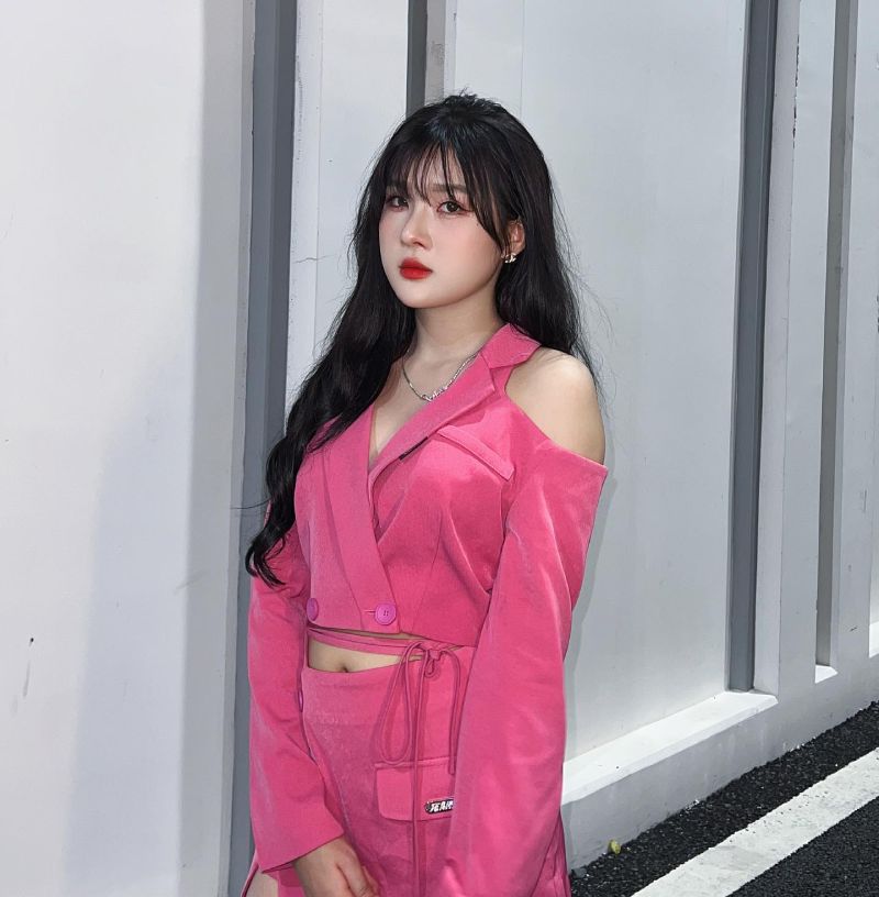 Nội dung của Hòa thường là các video diễn theo kịch bản, bắt trend, hài hước, lifestyle và fashion