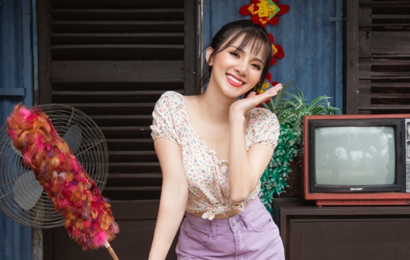 Năm 2018, Ngọc Kara ra mắt ca khúc "Lắng nghe nỗi nhớ"