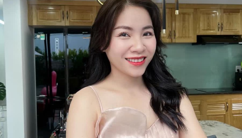 Phạm Thị Hoa nổi tiếng nhờ series nội dung về việc thường xuyên chuyển nhà từ chung cư về nhà phố