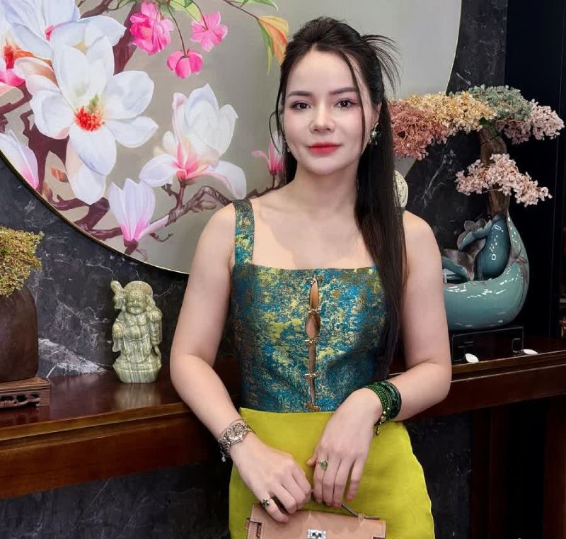 Phạm Thu Hiền là một nữ doanh nhân trong lĩnh vực kinh doanh trang sức và mỹ phẩm