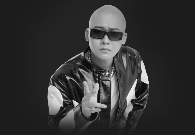 Ngoài công việc MC, anh còn đảm nhiệm vai trò giám đốc truyền thông tại VNSound