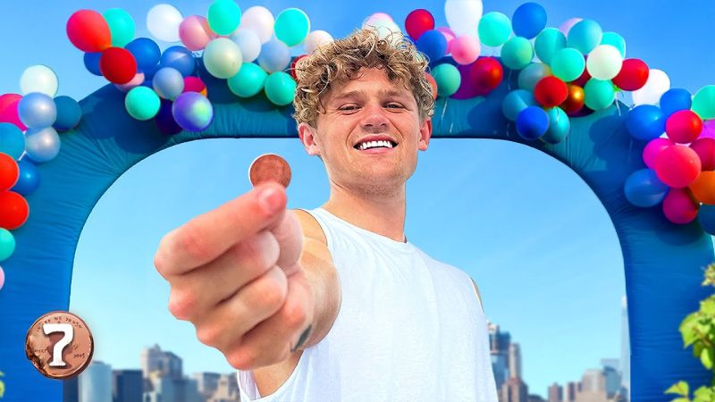 Ryan Trahan là một YouTuber, vlogger và doanh nhân người Mỹ