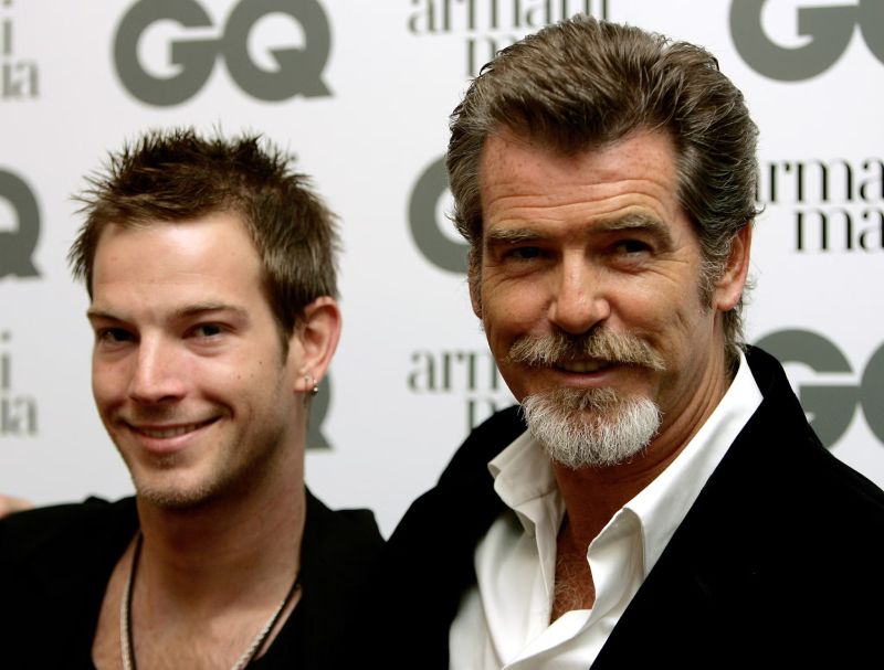 Sean Brosnan là con trai lớn của diễn viên nổi tiếng Pierce Brosnan