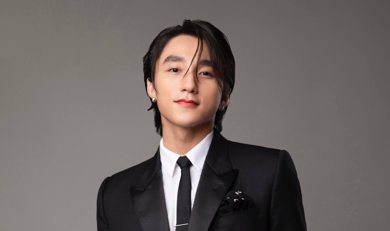 ơn Tùng M-TP tên thật là Nguyễn Thanh Tùng là một trong những nghệ sĩ có tầm ảnh hưởng lớn nhất trong nền âm nhạc Việt Nam