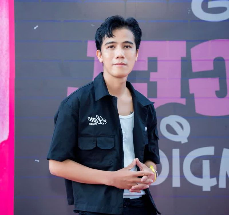 Thịnh Sếu nổi tiếng nhờ các video trên TikTok với phong cách hài hước