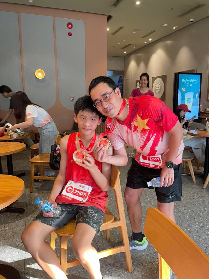 Thầy là người sáng lập hệ thống học Toán trực tuyến MathX.v