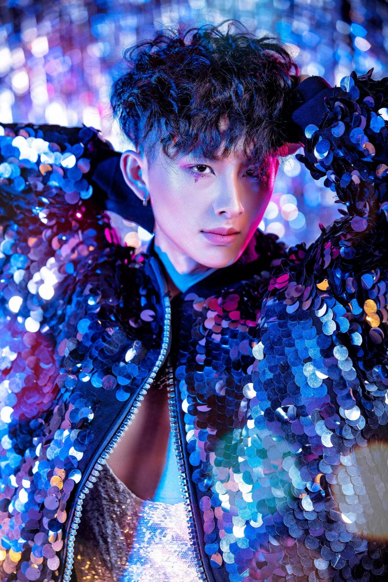 Anh còn xuất hiện trong các sản phẩm giải trí như MV ca nhạc