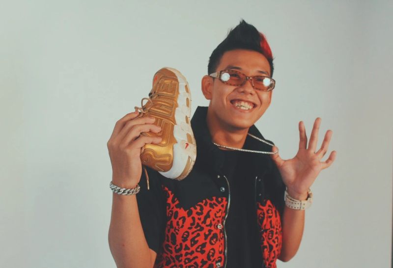 The Night là một rapper underground