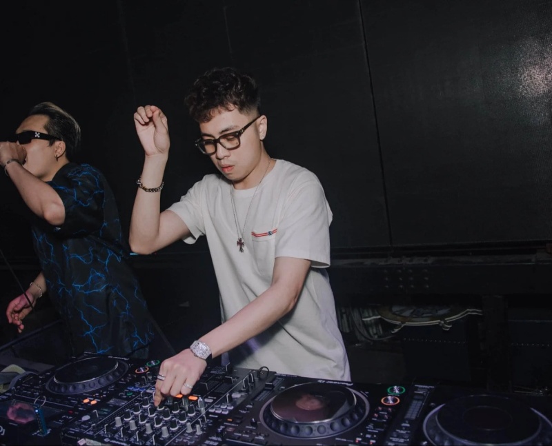 Năm 2012, Thái Hoàng chính thức bước chân vào nghề DJ