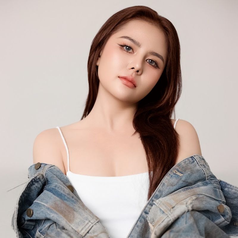 Cô từng trải qua một cuộc hôn nhân không trọn vẹn và hiện là mẹ đơn thân