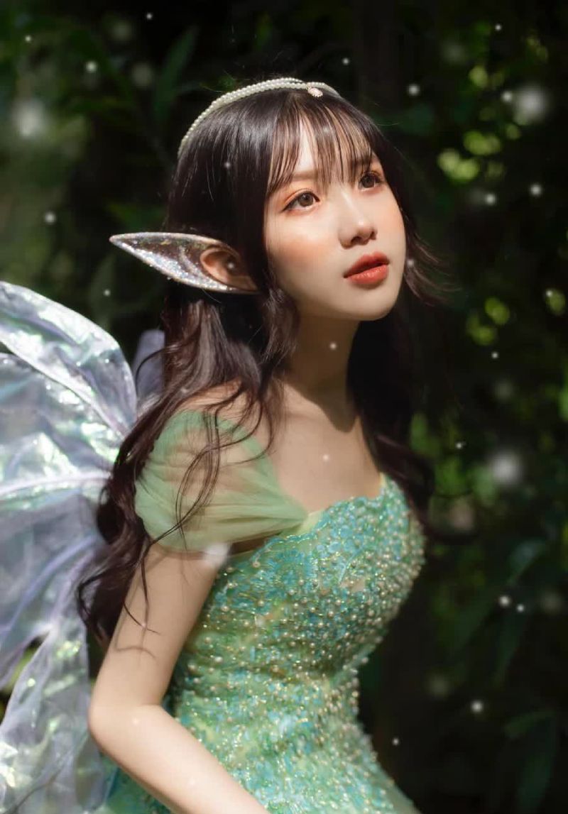 Cô cũng là chủ cửa hàng kinh doanh online, bán quần áo và mỹ phẩm