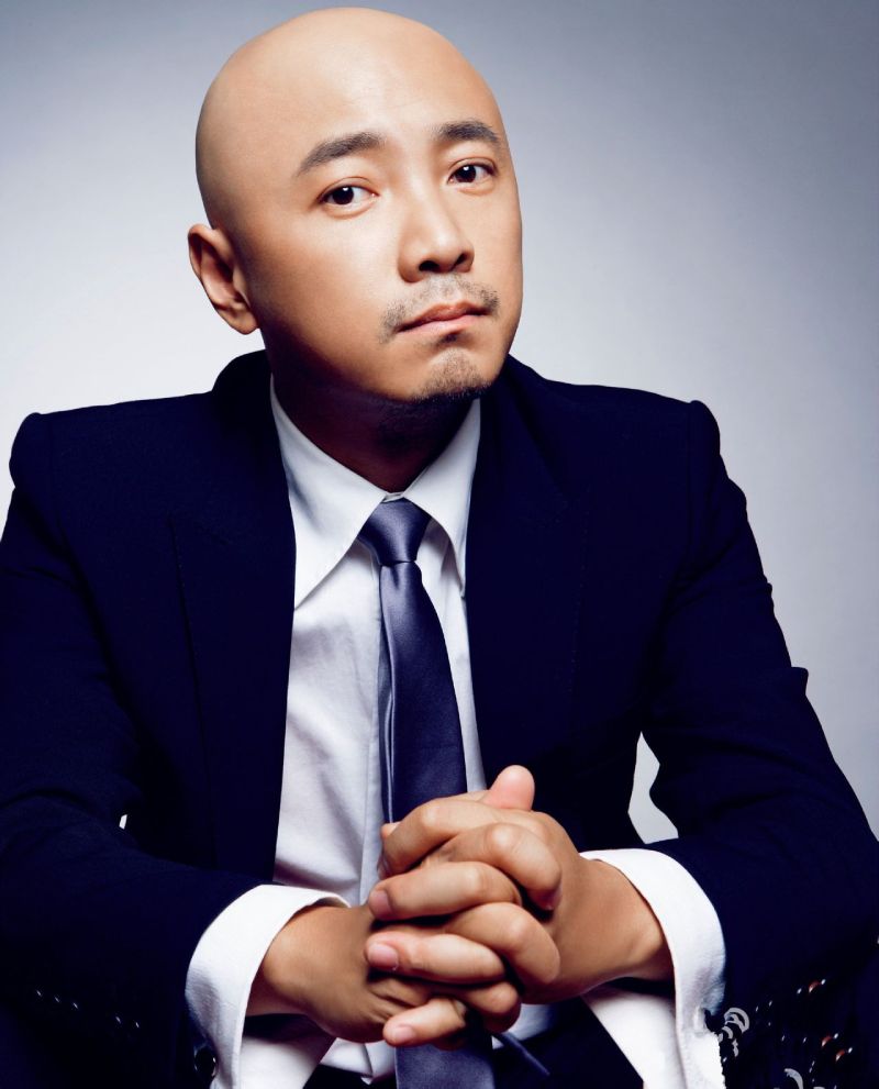 Từ Tranh là một diễn viên, đạo diễn và nhà sản xuất phim người Trung Quốc