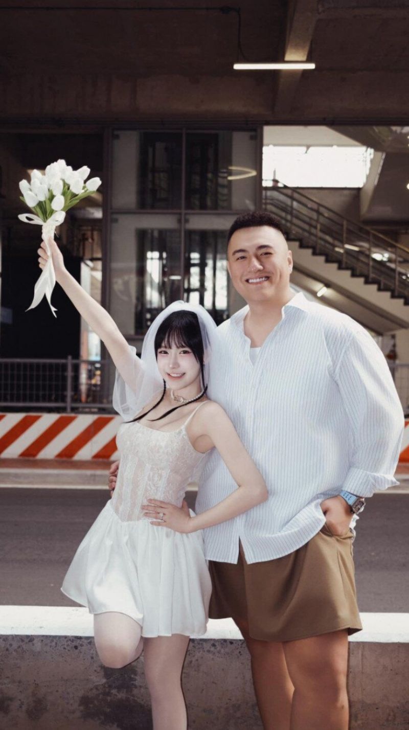 Vân Tiny kết hôn với Fabo Nguyễn một YouTuber nổi tiếng và là thiếu gia con trai của “ông trùm điện tử” tại TP. Hồ Chí Minh