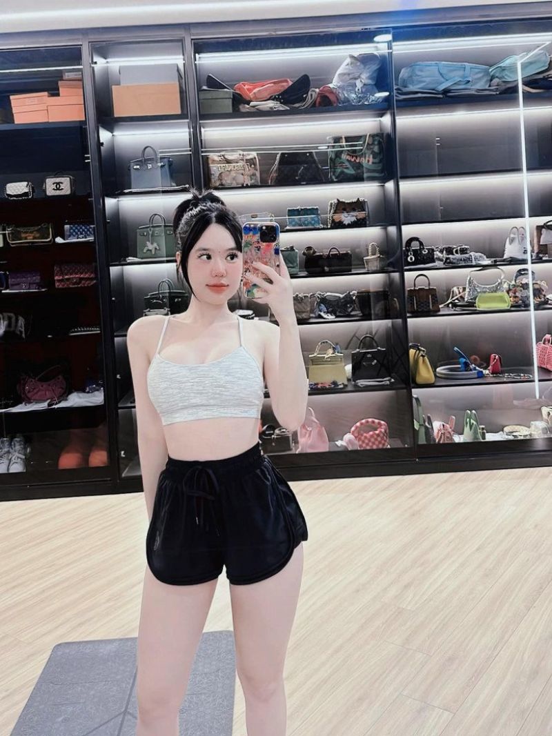 Vân Tiny là một hot girl nổi tiếng