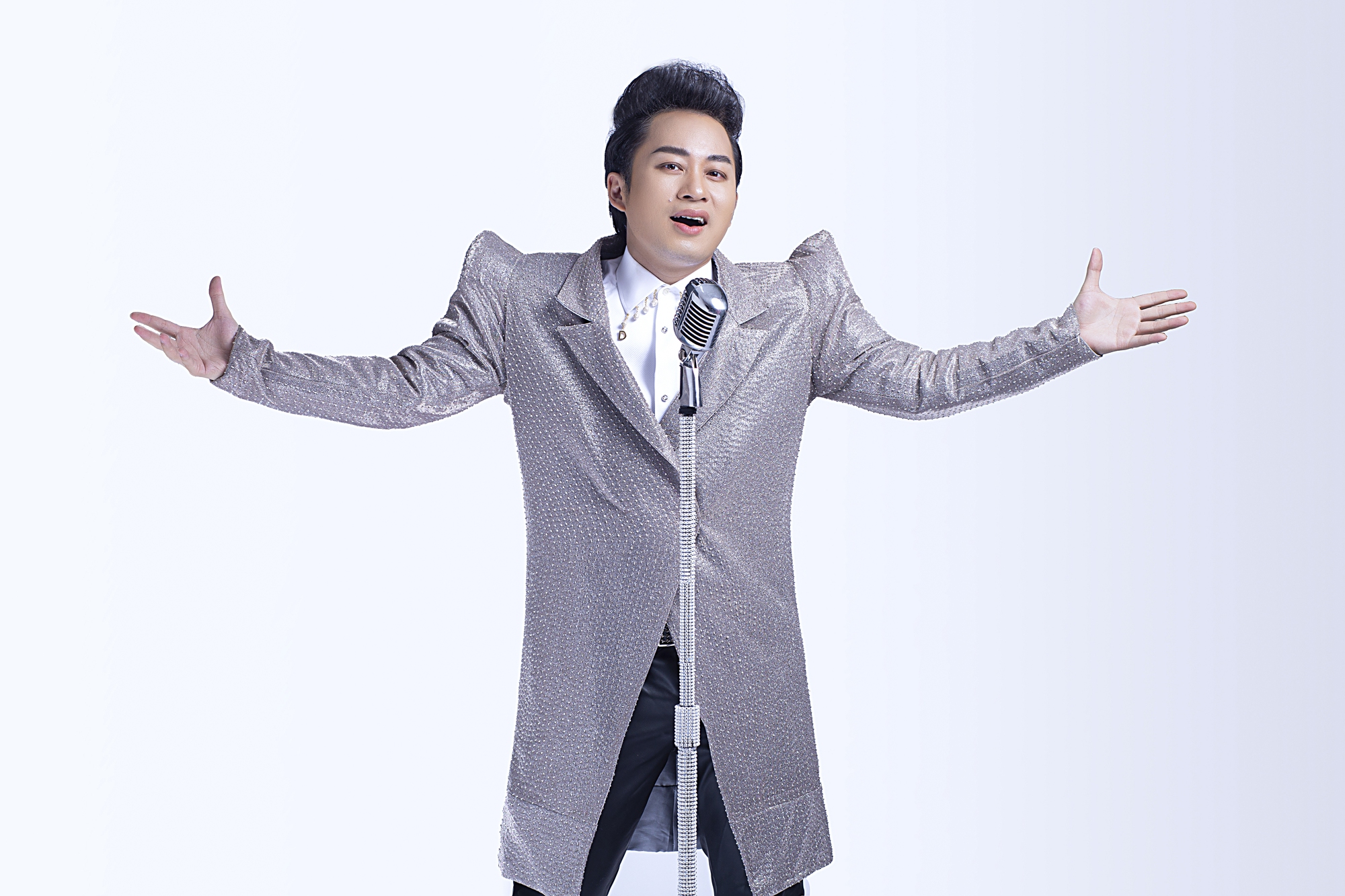 ca-si-tung-duong-tong-quan-ve-cuoc-doi-va-su-nghiep