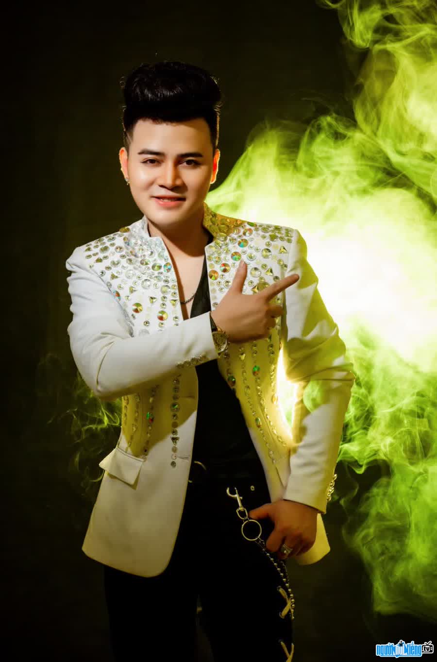 Ca sĩ Vũ Tuấn Hùng trong đời sống hiện nay